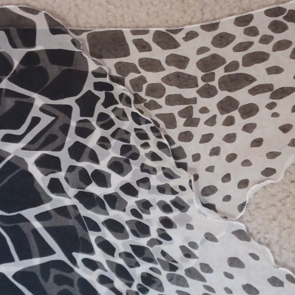 100% Silk Animal Print Scarf - Picture 10 of 11